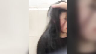 Em học sinh cute đi học bị đám bạn kéo vào nhà vệ sinh bắt nạt lột sạch đồ p1