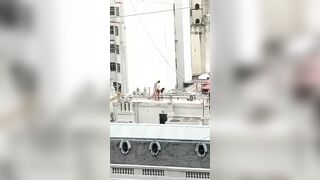 cùng em ny đổi gió lên sân thượng để đụ nhau bị quay lại