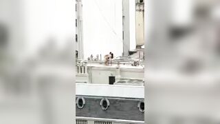 cùng em ny đổi gió lên sân thượng để đụ nhau bị quay lại