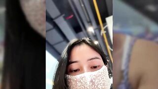 Em Mai Có Sở Thích Thủ Dâm ở Trung Tâm Thương Mại Vạch Lồn Ra Cho Các Anh Ngắm