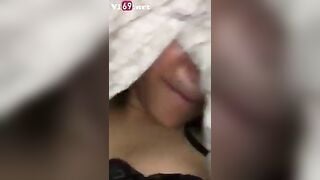 Quay Video cạo lông lồn cho bạn thân, Ai ngờ Móc lồn hấp dâm Xuất tinh Bóp Vú non