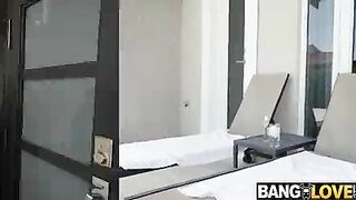 Nhờ anh hàng xóm massage nào ngờ bị anh đụ luôn