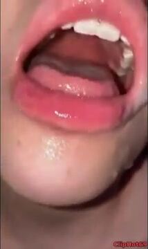 Đụ và xuất tinh vào miệng em gái