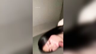 Em hot girl người yêu bú cu ở ngoài hành lang cầu thang