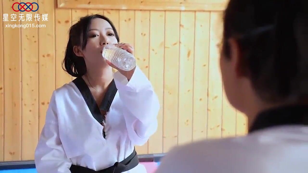 Đệ tử hạ gục nữ huấn luyện viên đai đen judo bằng cây tăm nhỏ