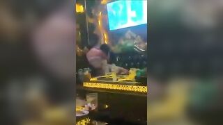 Clip thác loạn trong quán karaoke