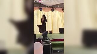 Đám cưới miền Tây cởi đồ chơi tới bến