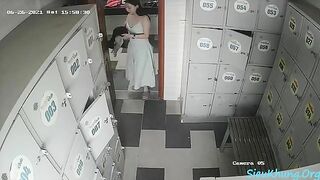 Quay lén phòng thay đồ 1