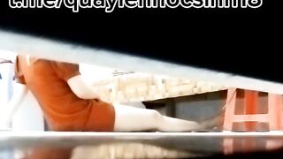 Núp dưới giường quay lén em sv thủ dâm