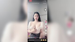 Tìm clip show em Trần Thị Ngọc Nhi tik tok