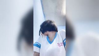 Em học sinh cấp 3 mới lớn đã bị thầy giáo địt cho tê lồn