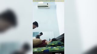2 ae họ tranh thủ bố mẹ đi vắng ở nhà địt nhau đc e họ cho địt trần còn bắn lên tóc e