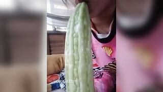 Sex Trần Linh 2ka10 Với Quả Mướp Đắng 30 Cm Ngập Lồn