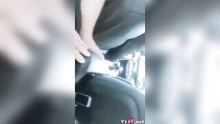 Đi ăn cưới mà bị 2 đứa em cô dâu đè ra người thì bú người thì hôn tay sờ cu thế này