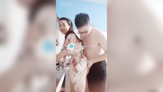 Vợ đg nấu ăn mà cũng k tha vén váy lên địt xog bắn tinh vào mồm