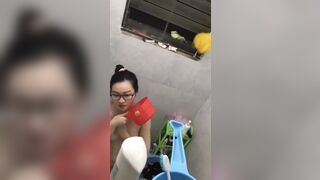 Quay lém cô em sinh viên phòng cạnh tắm