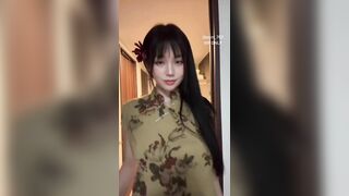 Đi chơi về mặc đồ đẹp khoe hàng vú to cho các đại gia xem