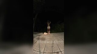 Public chở em Mie hóng mát ngoài đường phô dâm