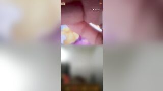 Rau Nga show vú trên ometv cho trai lạ xem