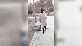 Ra công viên thủ dâm phụt nước cho mấy anh người lạ xem dâm đãng kích thích