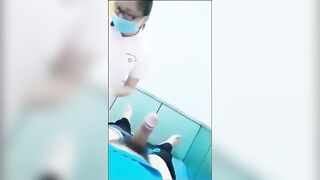 Đi triệt lông mà cặc cứ dựng đứng trước em nhân viên
