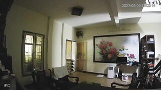 Hack cam khi em gái hàng xóm khoả thân