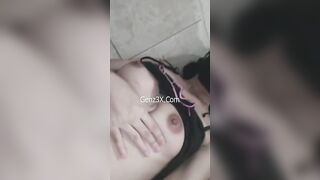 SexBé Mèo Đen Hư Hỏng Ngồi Trong Nhà Vệ Sinh Show Hàng Thủ Dâm