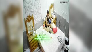 Hack Camera Nứng Lồn Mút Chim Chồng Trước Mặt Con
