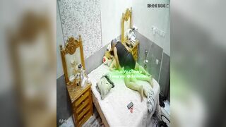 Hack Camera Nứng Lồn Mút Chim Chồng Trước Mặt Con