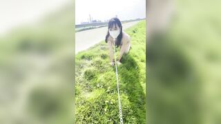 Dắt con cho cái ra đường đi dạo vú to lồn ngon cho người la xem dâm đãng kích thích