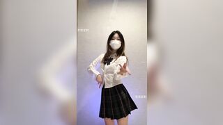 bé học sinh 2k9 vừa nhảy tiltok vừa cưởi đồ cực nứng