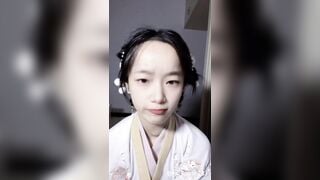 mặc đồ cổ trang thủ dâm 2