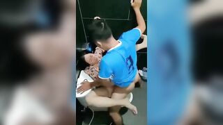 Quay lén, Súc vật thg cháu Dẫn bác Say rượu vào WC Lút Cán xuất Tinh đầy lồn