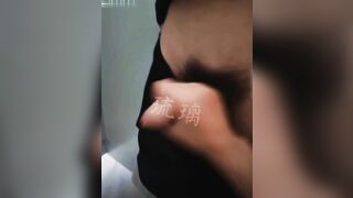 Nữ giáo viên dụ dỗ cậu học mới lớn Cu To vào nhà vệ sinh quan hệ tình dục