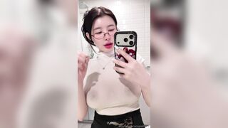 cực phẩm sinh viên vú to khoe vú cực nứng