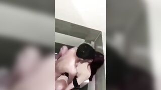 Đôi trẻ Việt lén lút địt nhau trong toilet