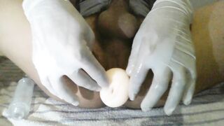 nhét âm đạo giả vô lỗ đít rồi thủ dâm móc lồn cực phê