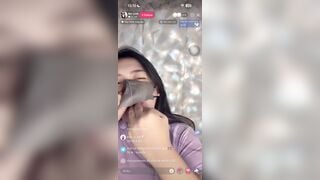 Thử Bú Nước Lồn Uống Nước đái Móc lồn 3 ngón tiktok