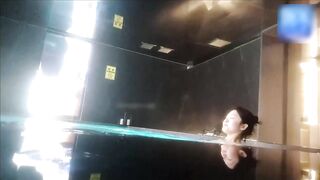 quay lén bể tắm công cộng ở trung quốc toàn những em gái xinh đẹp.