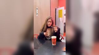 em gái nghiện BDSM thích khỏa thân nơi công cộng 1.