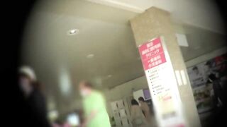 Theo dõi rồi làm trò đồi bại với e nhân viên văn phòng trên tàu r vào nvs địt ồn em