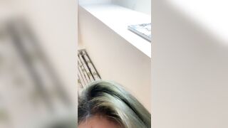 Gái dâm lồn bóng nhớt móc lồn lên đỉnh bắn cả nước
