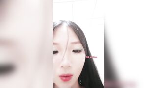 Em gái mới lớn nứng lồn thủ dâm kích thích cho trai xem
