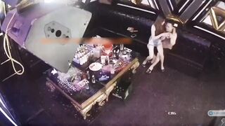 Hack cam trong quán Karaoke,các em nhiệt tình như này bảo sao các a hay trốn vợ đi