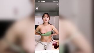 em gái chat sex cùng trai, vừa call vừa móc bím nhìn nứng quá