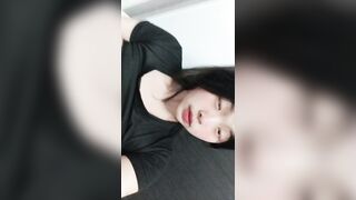 bé học sinh lớp 11 vú to tập tành khoe vú