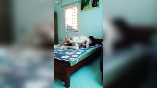 Chồng nứng cặc địt vợ mạnh bạo cực sung (Full Clip)