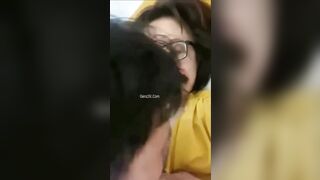Em sinh viên đeo kính bú mút con cu dâm đãng vú to trắng