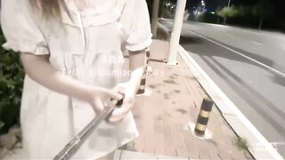 Cô gái thích khỏa thân ngoài đường 4