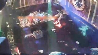 Hack cam quán hát,ông chú hồi xuân trốn vợ đi hát địt luôn e nhân viên trẻ trog phòng